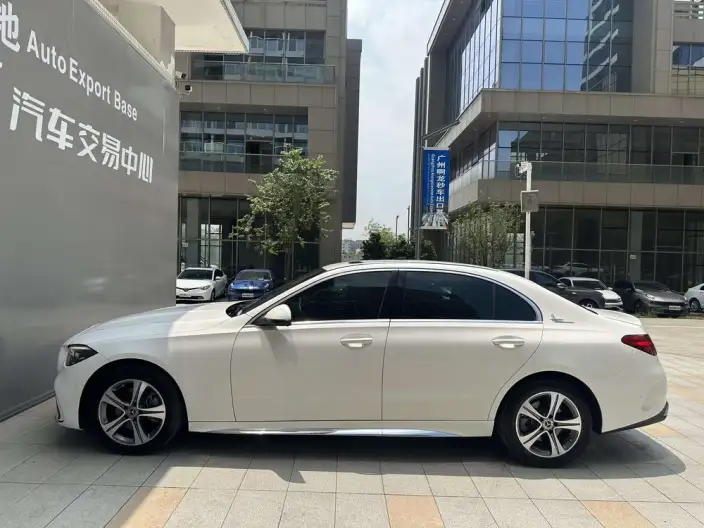 Mercedes-Benz C-Class 2022 Model C 200 L Sports Edition – фото 3