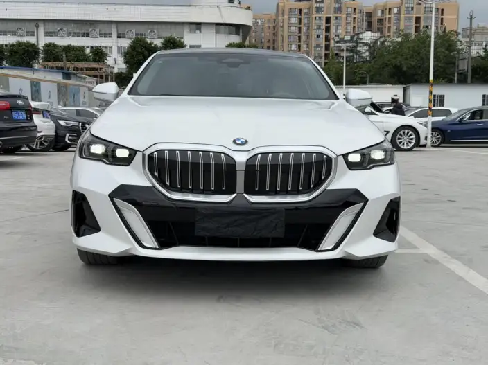 BMW 5 Series 2024 Model 525Li M Sports Set – фото 2