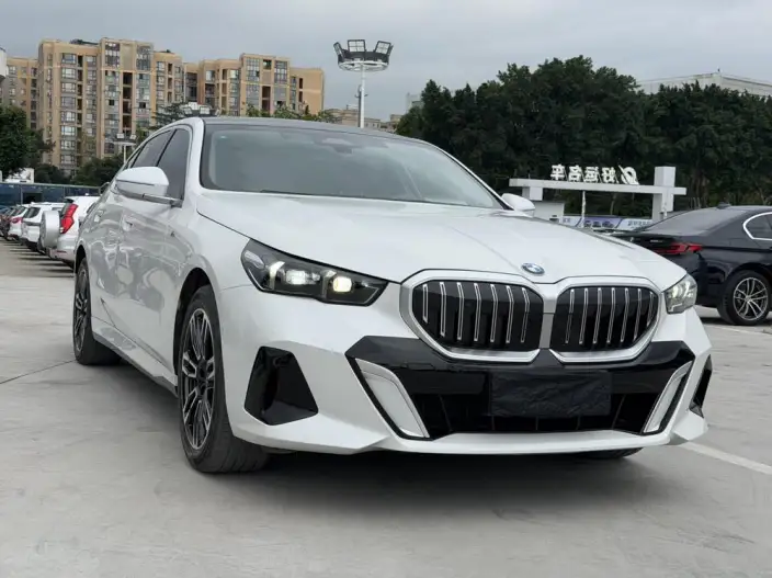 BMW 5 Series 2024 Model 525Li M Sports Set – фото 3