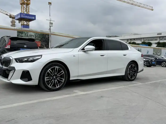 BMW 5 Series 2024 Model 525Li M Sports Set – фото 8