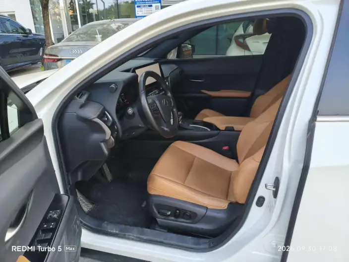 Lexus UX 2022 Model 260h Tan · Fun Edition – фото 8