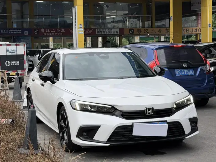 Honda Civic 2022 Model 240TURBO CVT Combustion Edition – фото 3