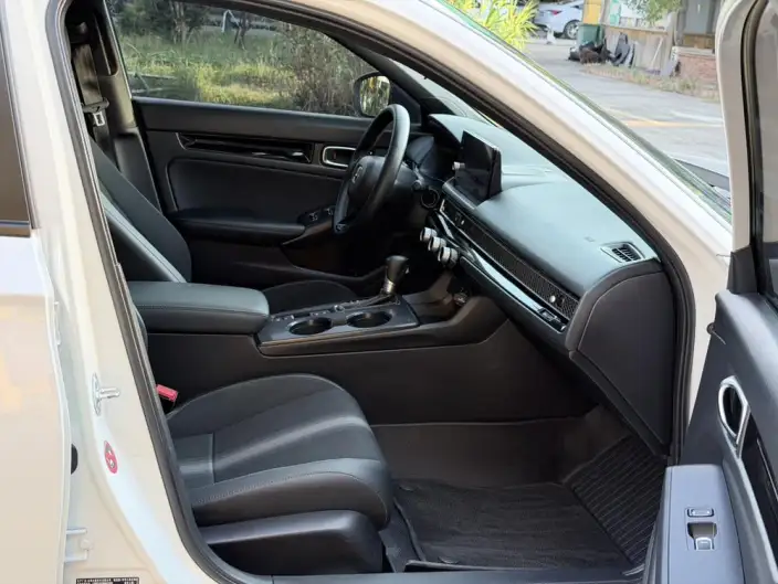 Honda Civic 2022 Model 240TURBO CVT Combustion Edition – фото 8