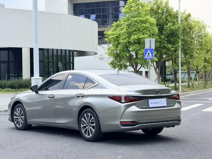 Lexus ES 2022 Model 200 Superior Edition – фото 4