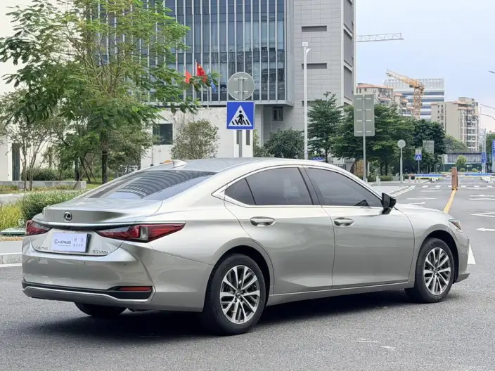 Lexus ES 2022 Model 200 Superior Edition – фото 6