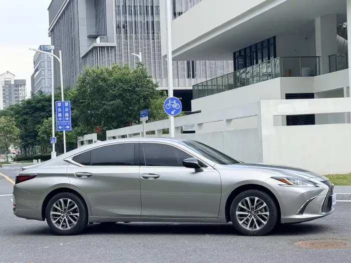 Lexus ES 2022 Model 200 Superior Edition – фото 7