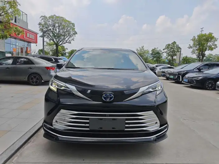 Toyota Sienna 2021 Model 2.5L Hybrid Platinum edition – фото 2