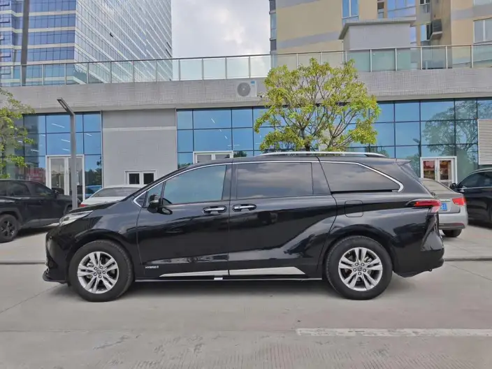 Toyota Sienna 2021 Model 2.5L Hybrid Platinum edition – фото 3