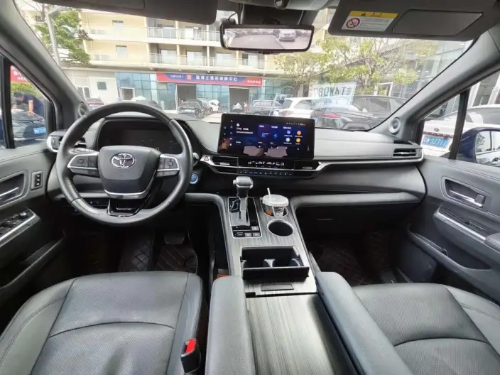 Toyota Sienna 2021 Model 2.5L Hybrid Platinum edition – фото 6