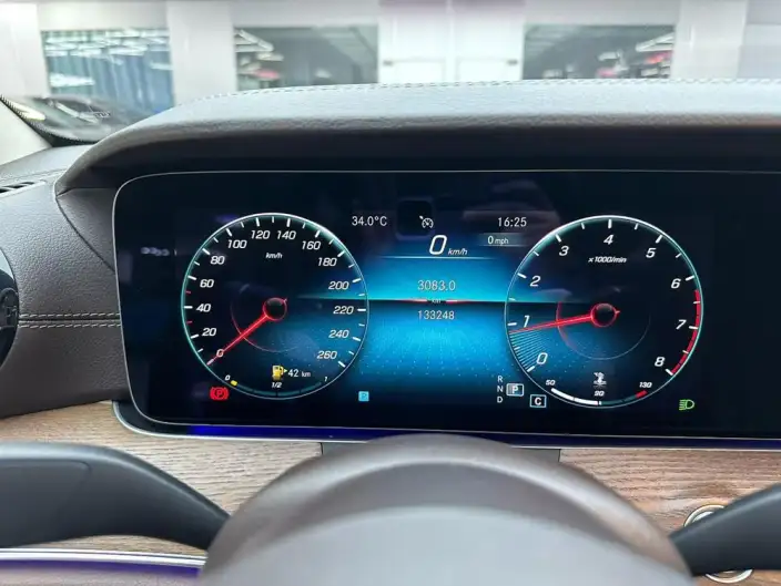 Mercedes-Benz E-Class 2022 Model Facelift II E 260 L sedan – фото 7