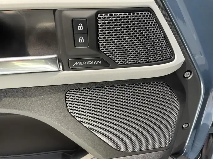 Land Rover Defender 2023 Model Facelift 110 P400 X-Dynamic HSE – фото 9