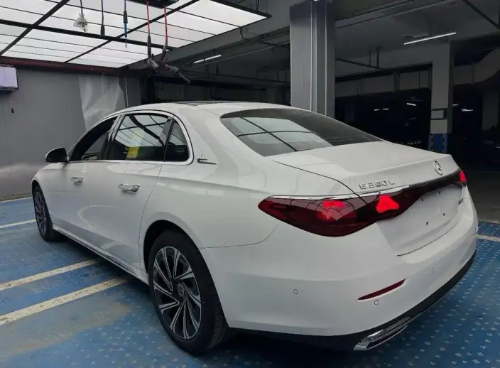 Mercedes-Benz E-Class 2024 Model E 300 L Luxury Model sedan – фото 3