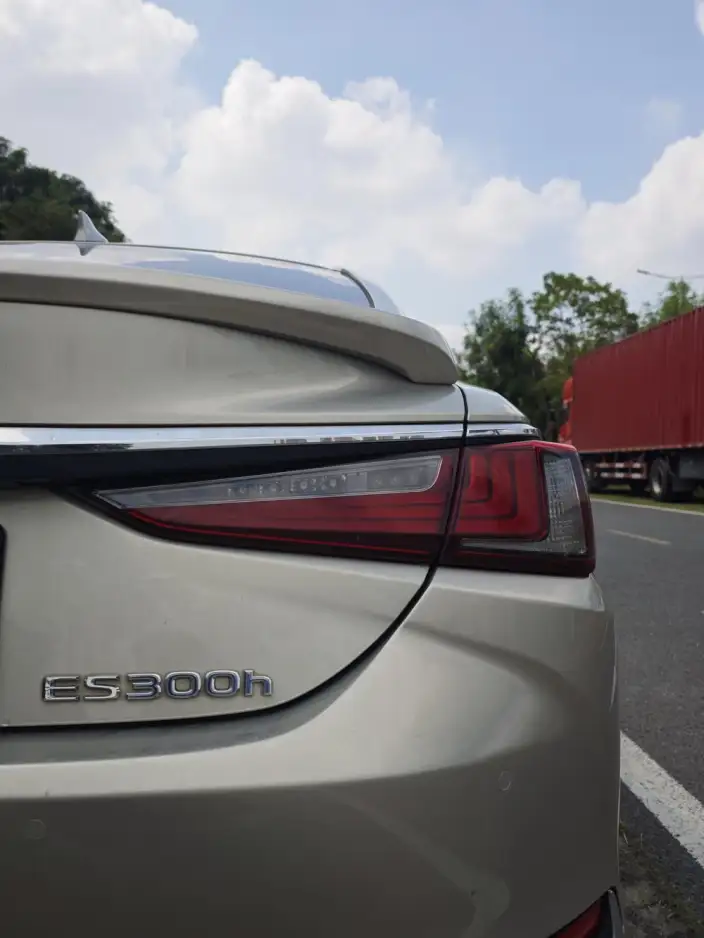 Lexus ES 2020 Model 300h Superior Edition China VI – фото 10