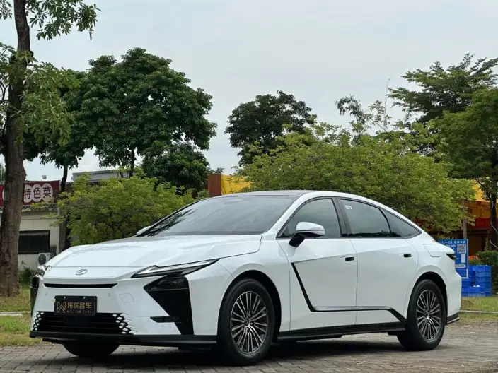 Lexus ES 2026 Model 300h – фото 1