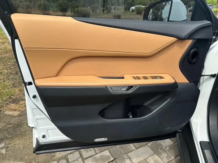 Lexus ES 2026 Model 300h – фото 9