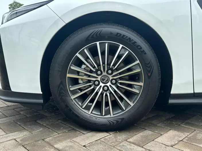 Lexus ES 2026 Model 300h – фото 10