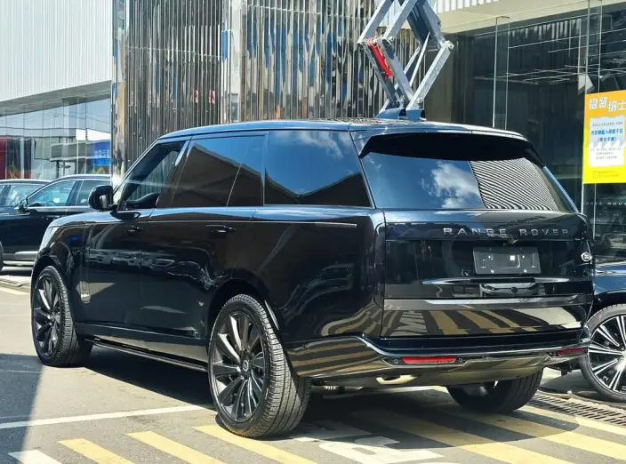 Range Rover 2026 Model 3.0 L6 400PS SE Long axis Edition – фото 3
