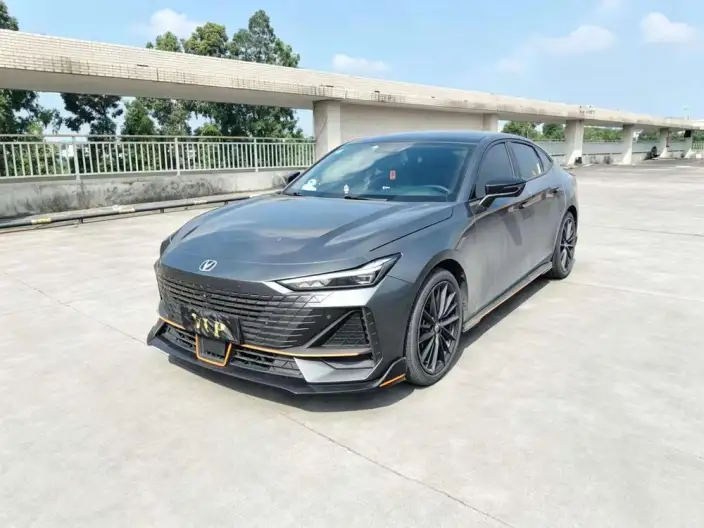 Changan UNI-V 2022 Model 1.5T Sports Edition – фото 1
