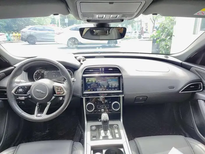 Jaguar XE L 2020 Model 2.0T 200PS R-DYNAMIC S Enterprising Sports Edition – фото 7