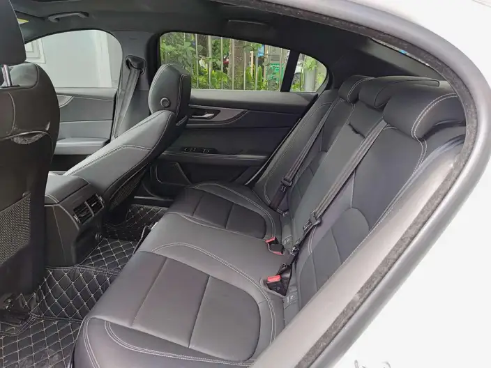 Jaguar XE L 2020 Model 2.0T 200PS R-DYNAMIC S Enterprising Sports Edition – фото 9