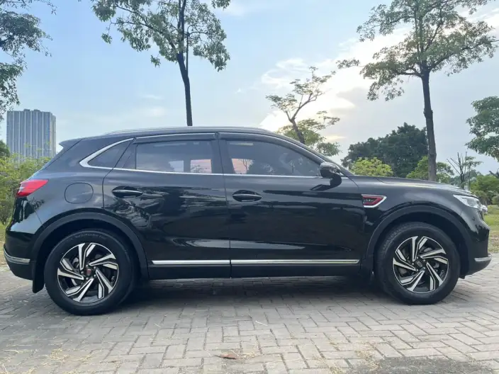 Hongqi HS5 2022 Model 2.0T Smart Flag Enjoy Edition – фото 7