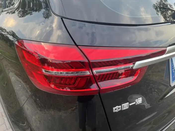 Hongqi HS5 2022 Model 2.0T Smart Flag Enjoy Edition – фото 9