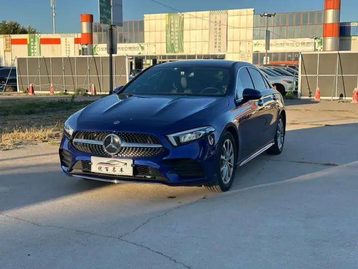 Mercedes-Benz A-class 2021 Model A 200 L Sports sedan Fashion Edition – фото 1