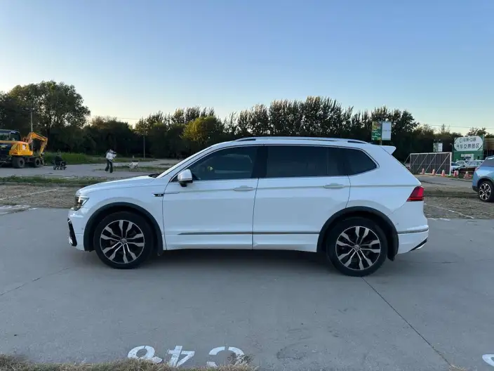 Volkswagen Tiguan L 2020 Model 330TSI Automatic 2WD R-Line Ultimate Edition China VI – фото 4