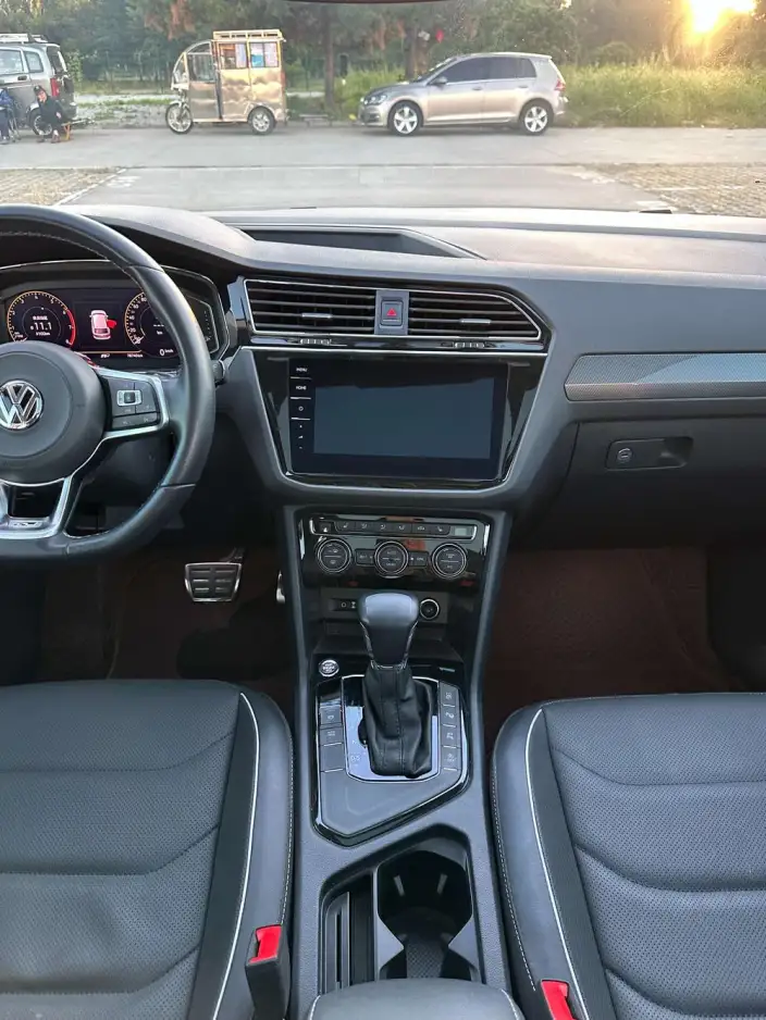 Volkswagen Tiguan L 2020 Model 330TSI Automatic 2WD R-Line Ultimate Edition China VI – фото 9