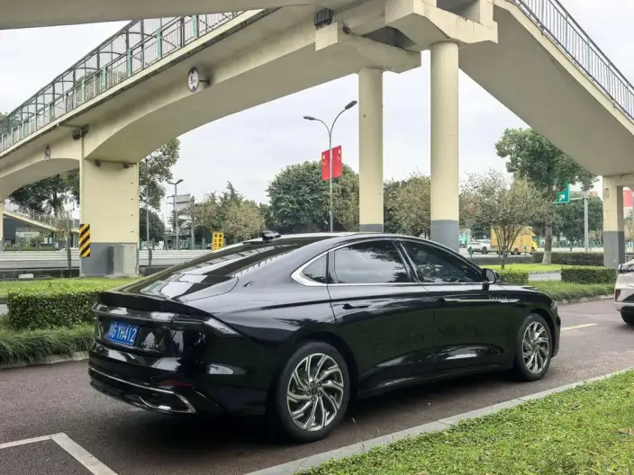 Lincoln Z 2022 Model i Xiang Zunya Edition – фото 5