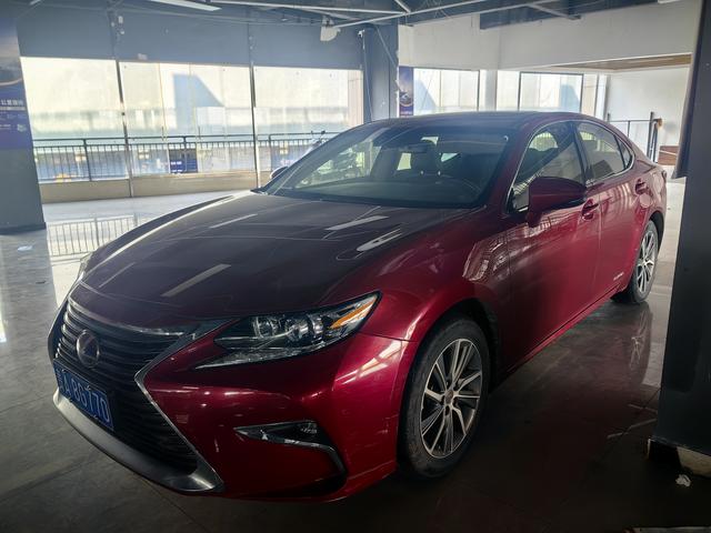 Lexus ES 2015 300h Comfort – фото 1