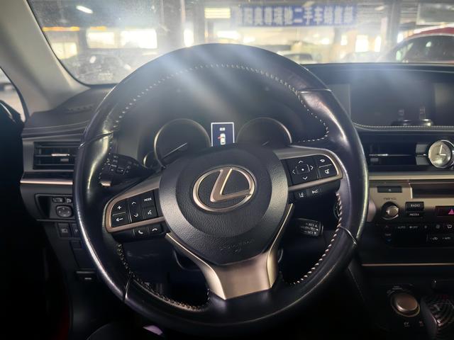 Lexus ES 2015 300h Comfort – фото 10