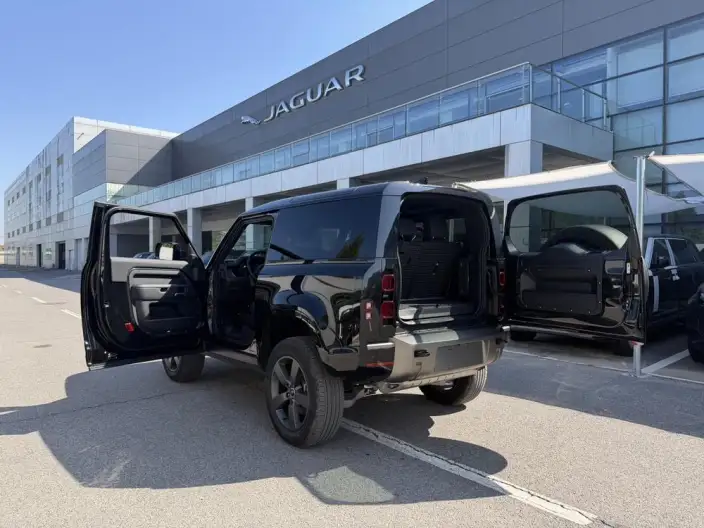 Land Rover Defender 2025 Model 90 3.0T P400 X-Dynamic HSE – фото 2
