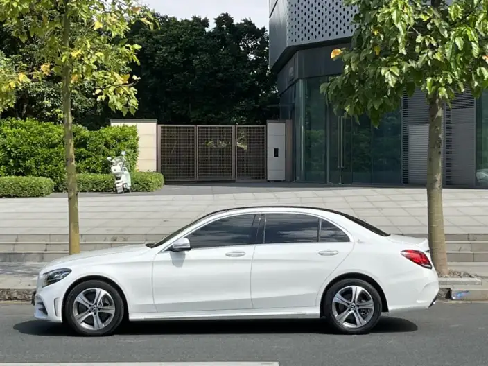 Mercedes-Benz C-Class 2020 Model C 260 L Sports Edition – фото 4