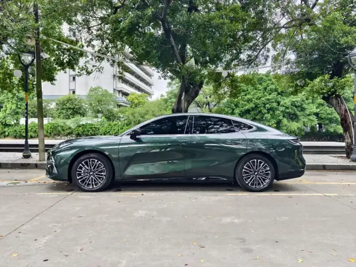 Geely Galaxy E8 PHEV 2025 Model 130km EM-i Premium Edition