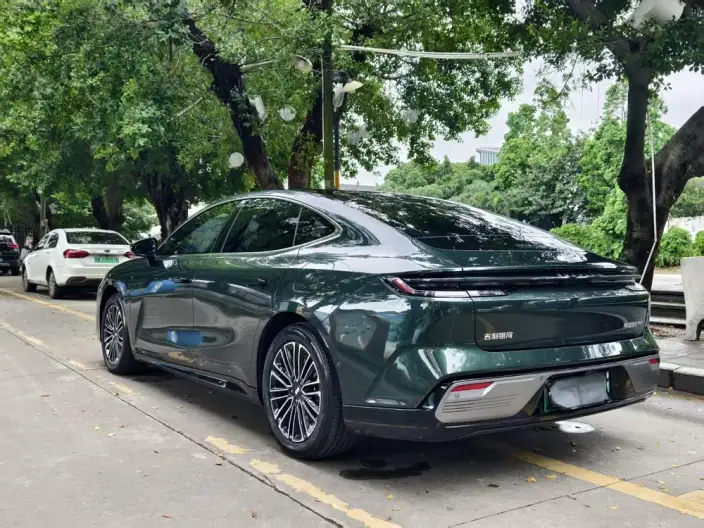 Geely Galaxy E8 PHEV 2025 Model 130km EM-i Premium Edition