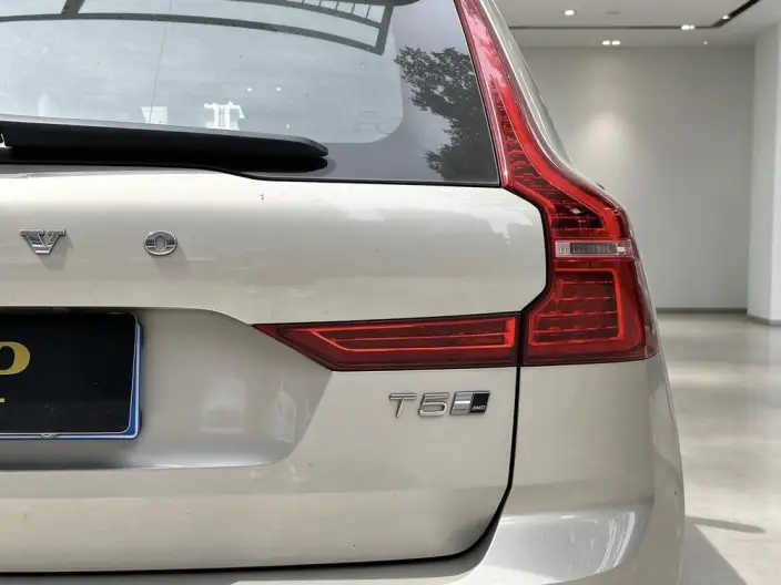 Volvo XC60 2020 Model T5 4WD Smart Range Deluxe Edition – фото 10