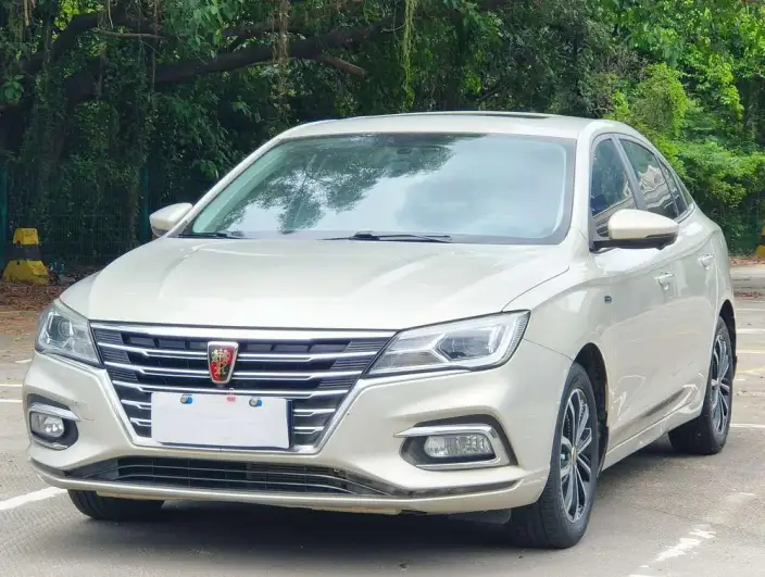Roewe i5 2020 Model 1.5L Automatic 4G Connected Luxury Ultimate Edition – фото 1