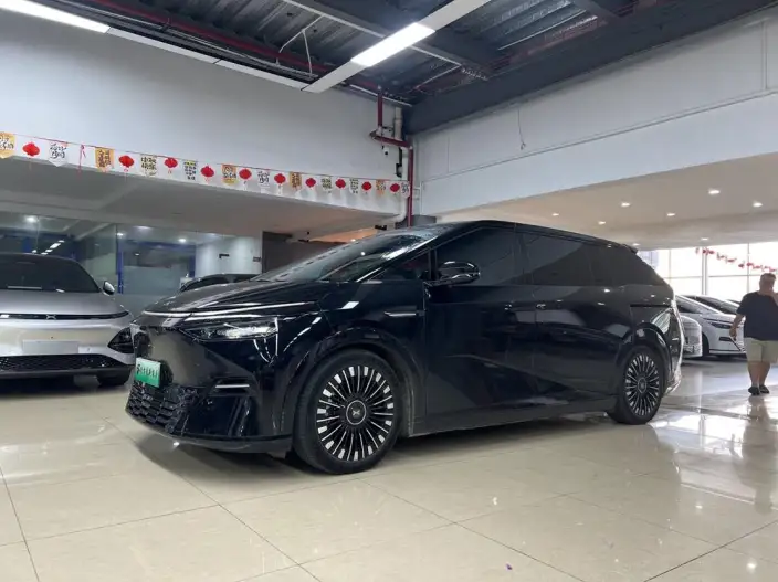 XPeng X9 2025 Model EV 740 Ultra-long Endurance Max
