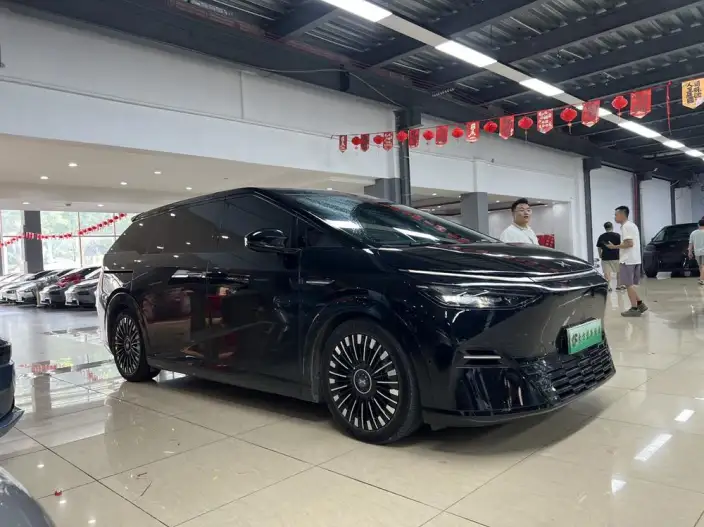 XPeng X9 2025 Model EV 740 Ultra-long Endurance Max