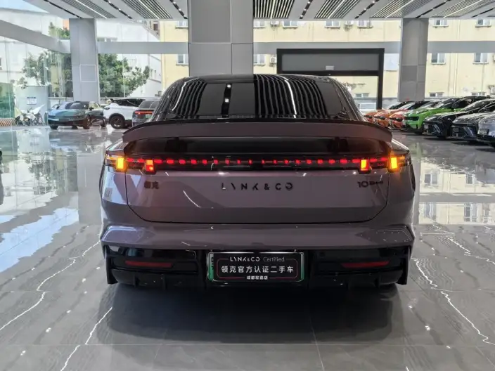 Lynk & Co 10 EM-P 2025 Model 240 4WD Ultra – фото 6