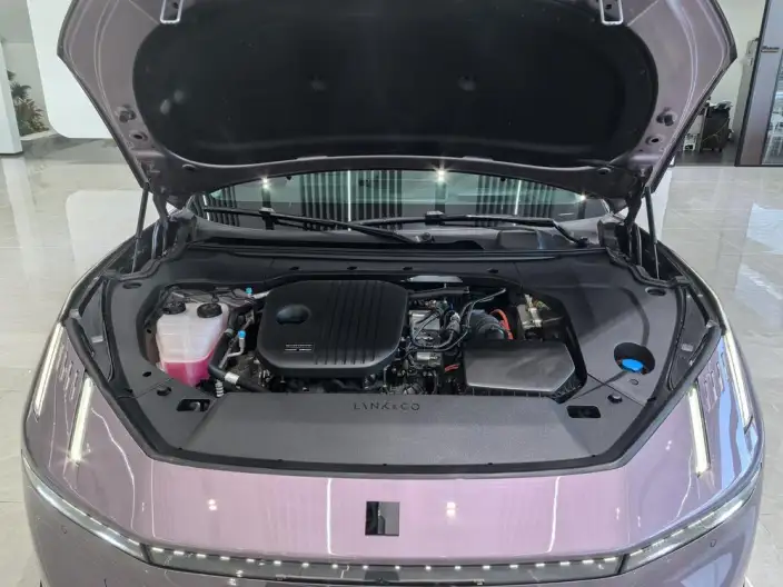 Lynk & Co 10 EM-P 2025 Model 240 4WD Ultra – фото 9