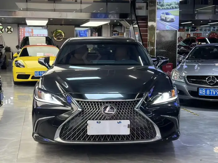 Lexus ES 2022 Model 200 Superior Edition