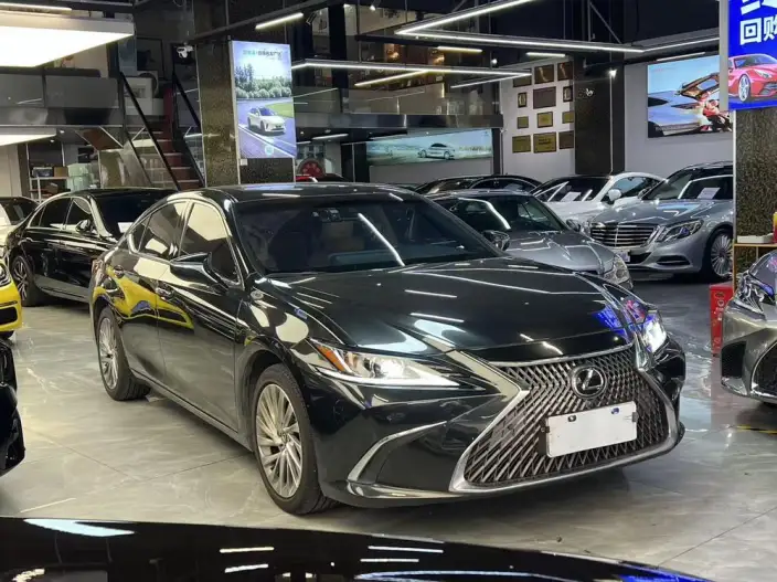Lexus ES 2022 Model 200 Superior Edition