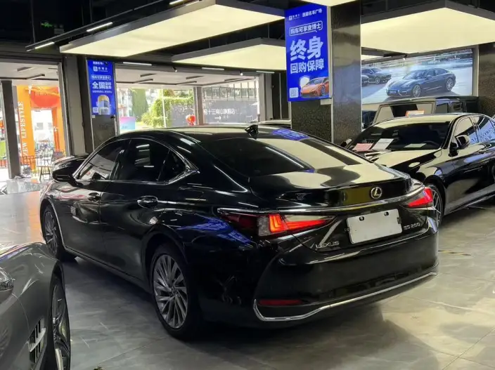 Lexus ES 2022 Model 200 Superior Edition