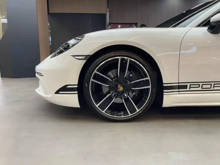Porsche 718 2023 Model Cayman 2.0T
