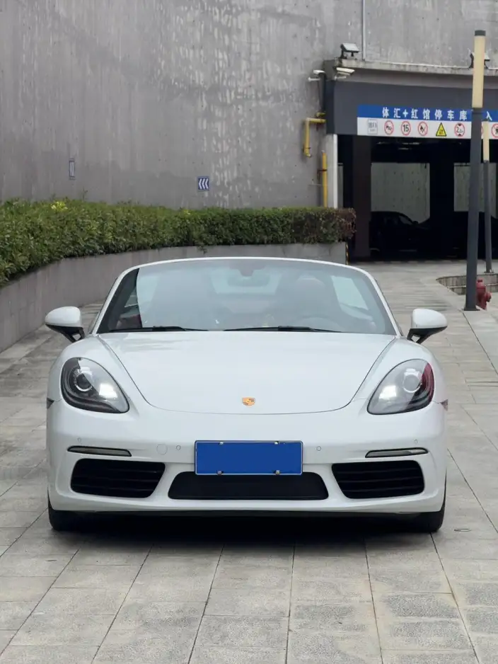 Porsche 718 2023 Model Boxster 2.0T