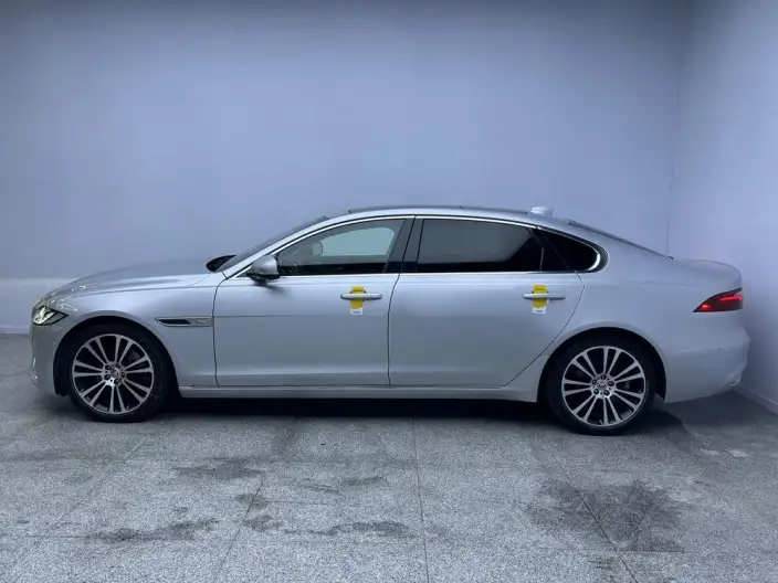 Jaguar XFL 2021 Model 2.0T P250 2WD Exclusive Deluxe Edition