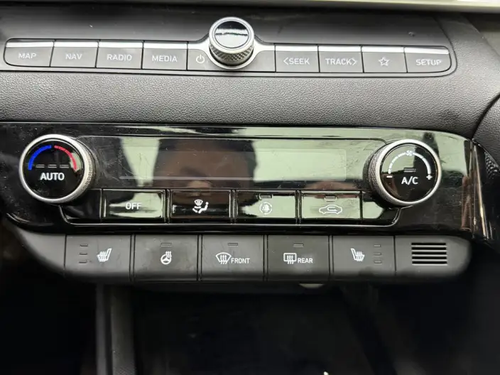 Hyundai Ioniq 2023 Model 1.5L CVT LUX Premium Edition – фото 8