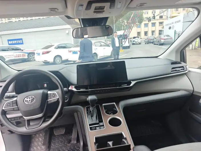 Toyota Sienna 2024 Model Hybrid 2.5L Comfort Edition – фото 6